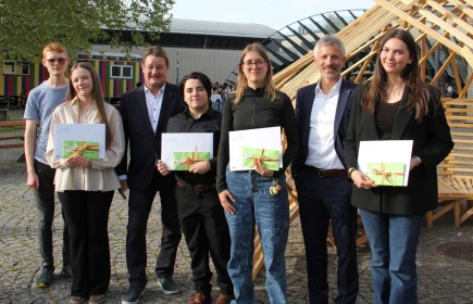 Die Kanti-Preisträger/innen mit Vertretern von RC Freiamt und Schulleitung.